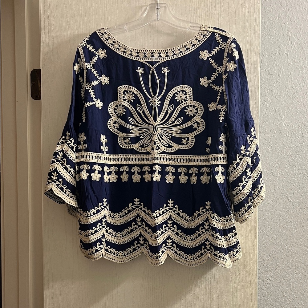 Elegant Women's Navy Blouse with White Detailing - Picture 3 of 3